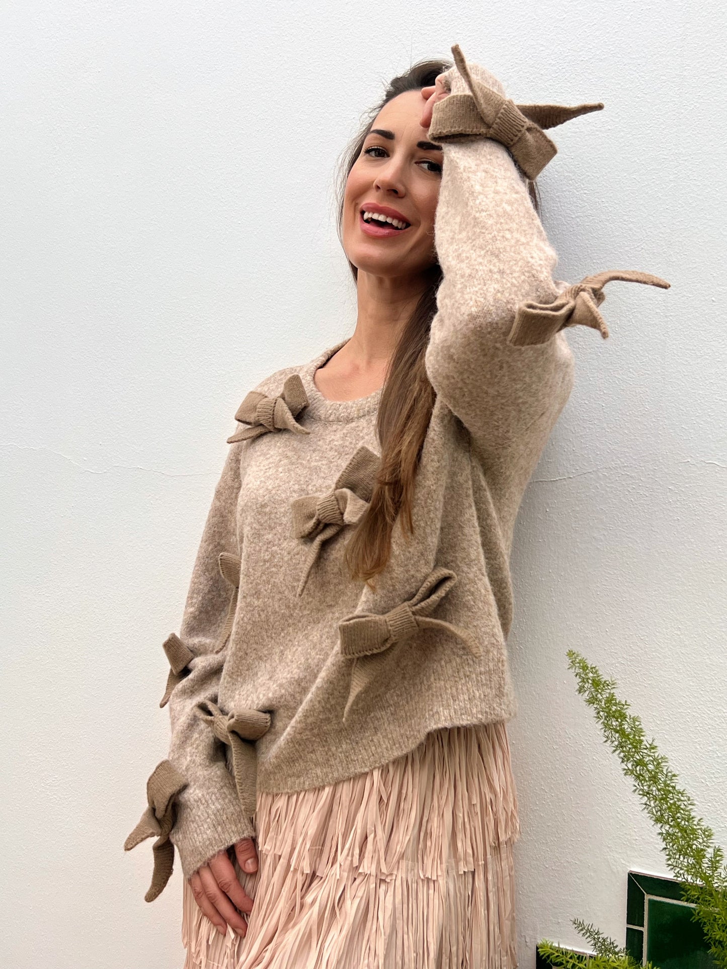 Jersey beige con lazos decorativos – Talla única El Vestidor de Inma