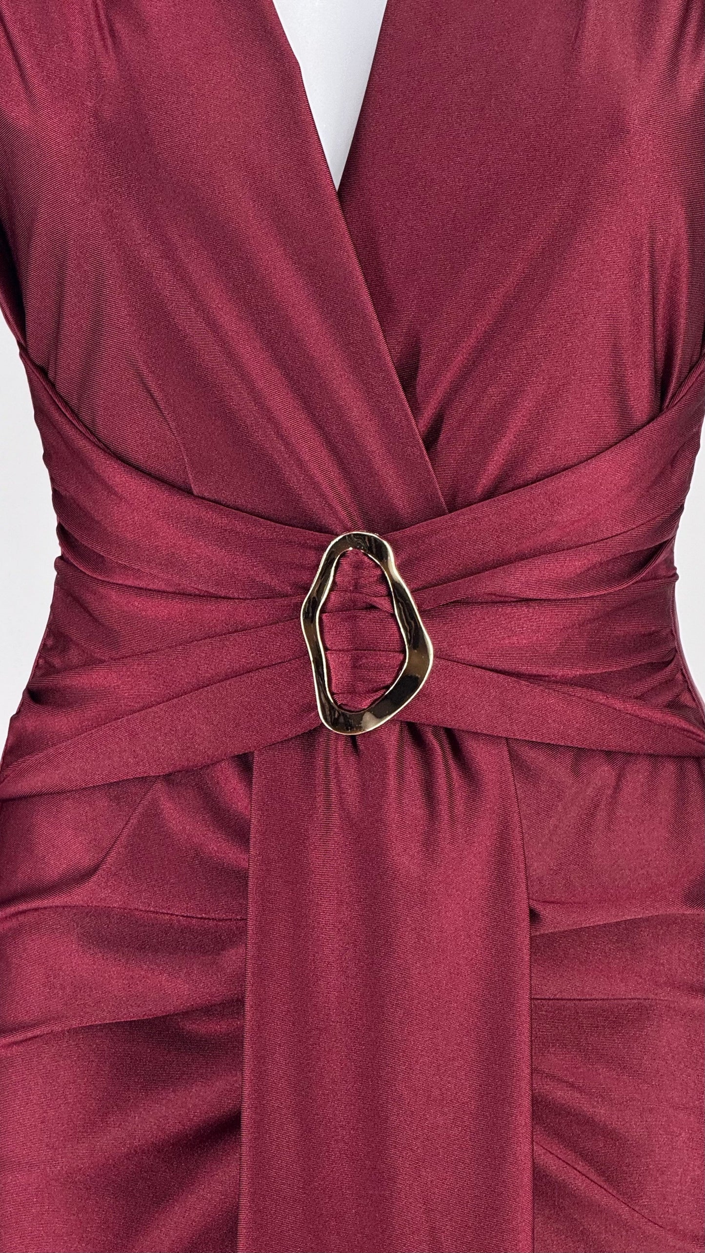 Vestido midi cruzado con hebilla dorada – Talla única elástica El Vestidor de Inma