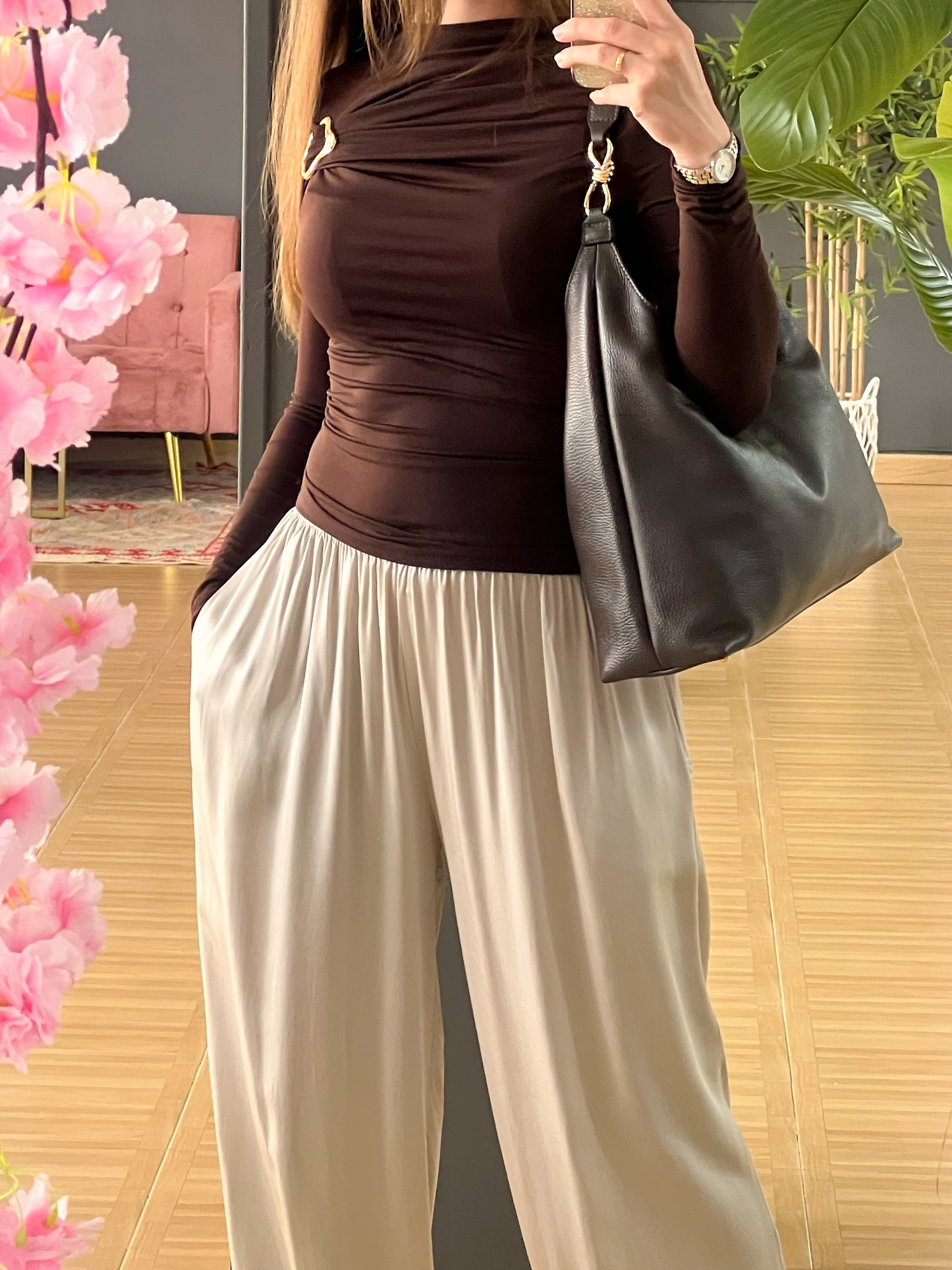 Pantalón fluido beige satinado – Talla única con cintura elástica El Vestidor de Inma