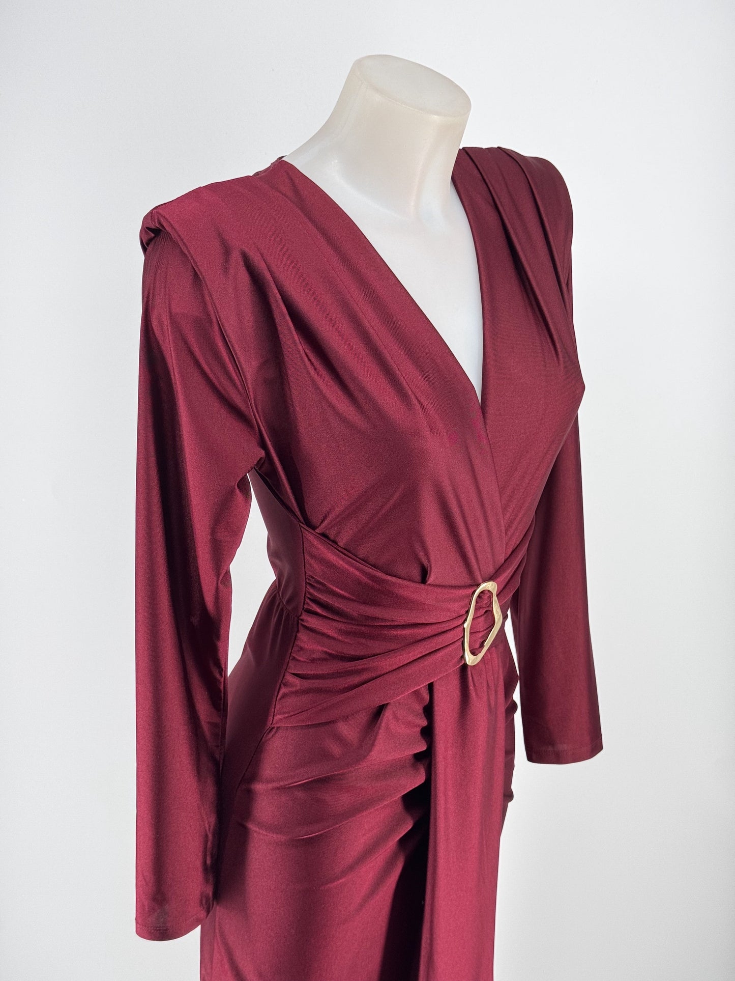 Vestido midi cruzado con hebilla dorada – Talla única elástica El Vestidor de Inma