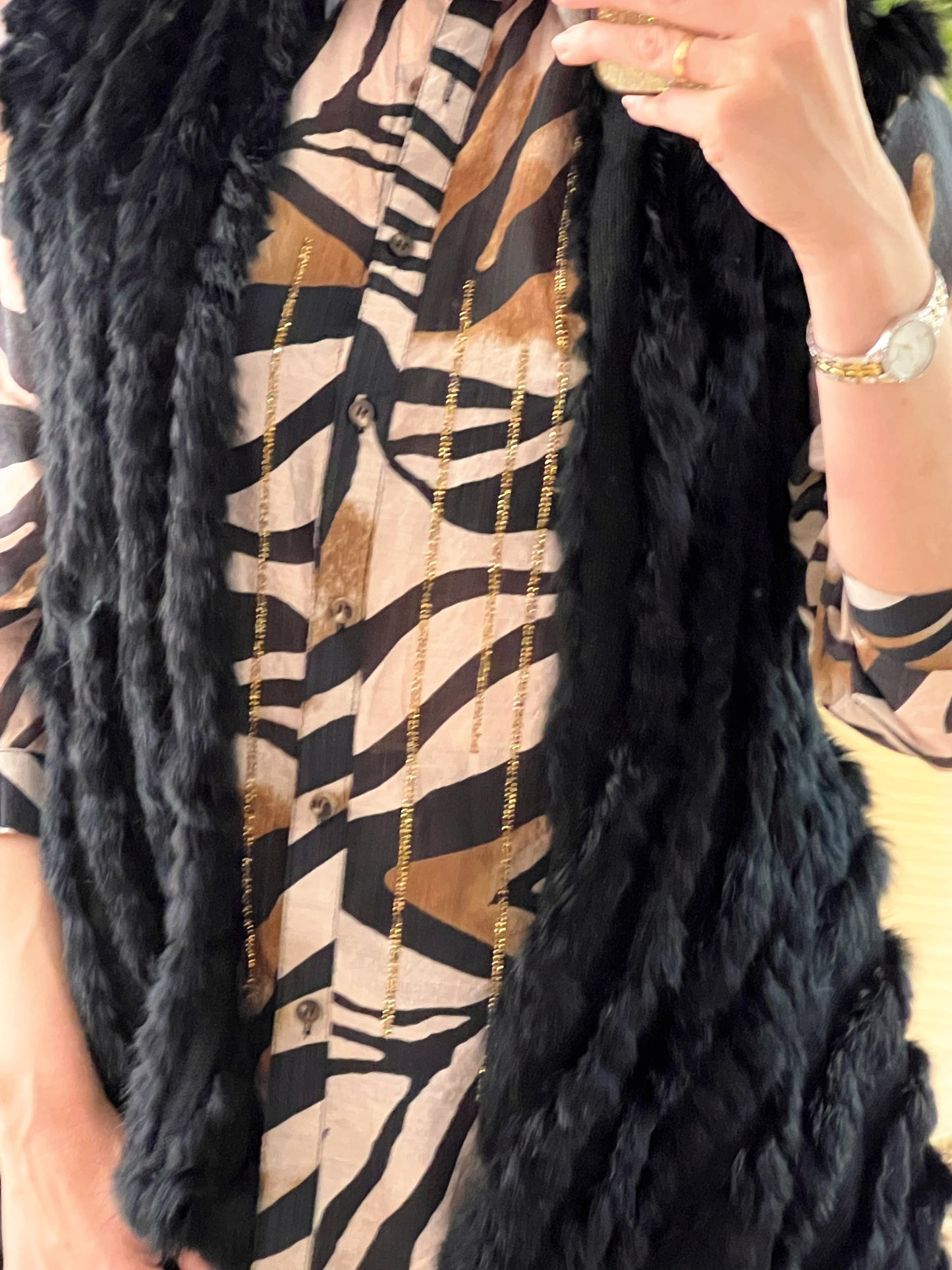 Chaleco de pelo natural de conejo negro – Elegancia y calidez en talla única El Vestidor de Inma