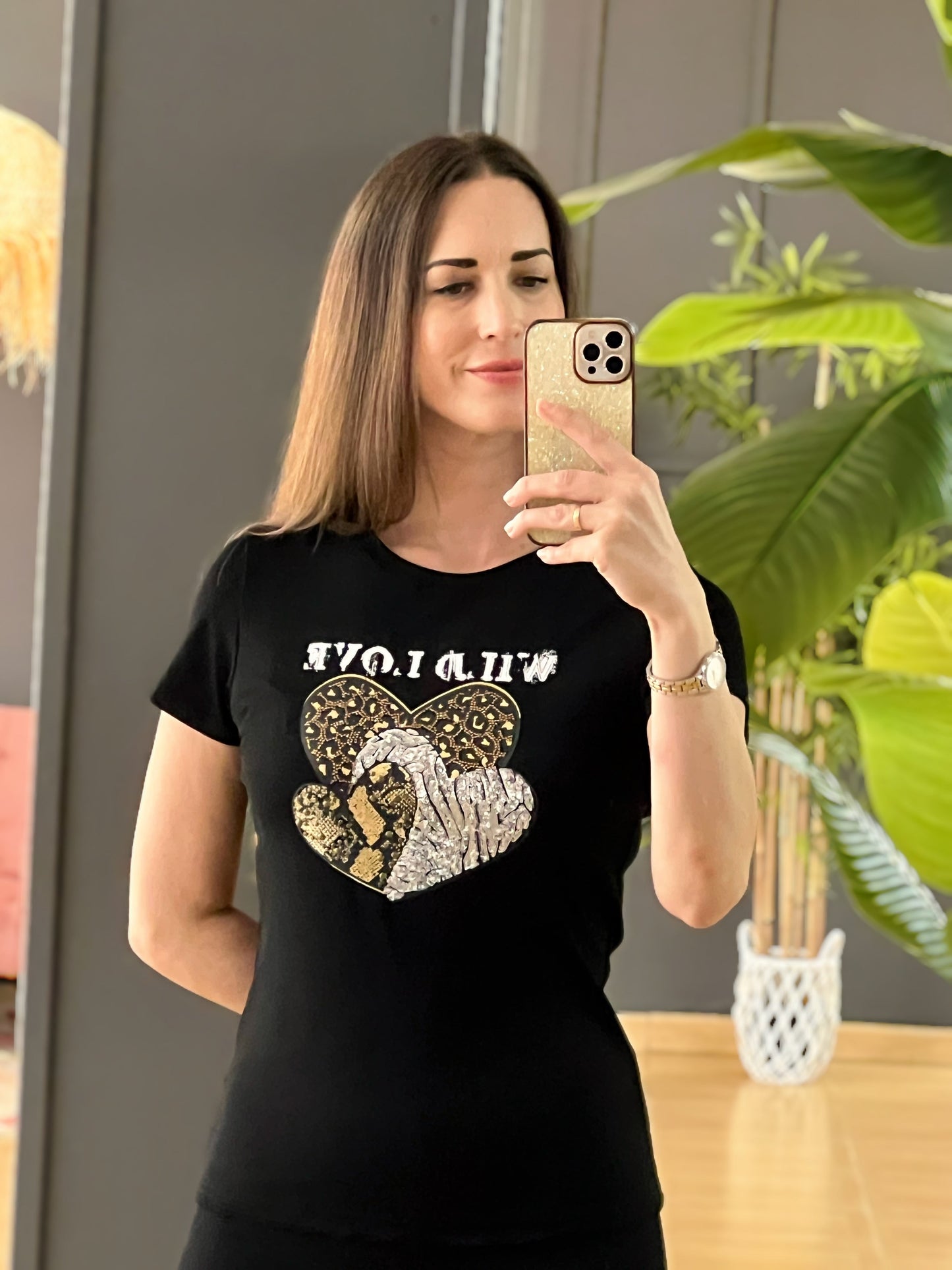 Camiseta negra “Wild Love” con brillos y estampado animal – Talla única elástica El Vestidor de Inma