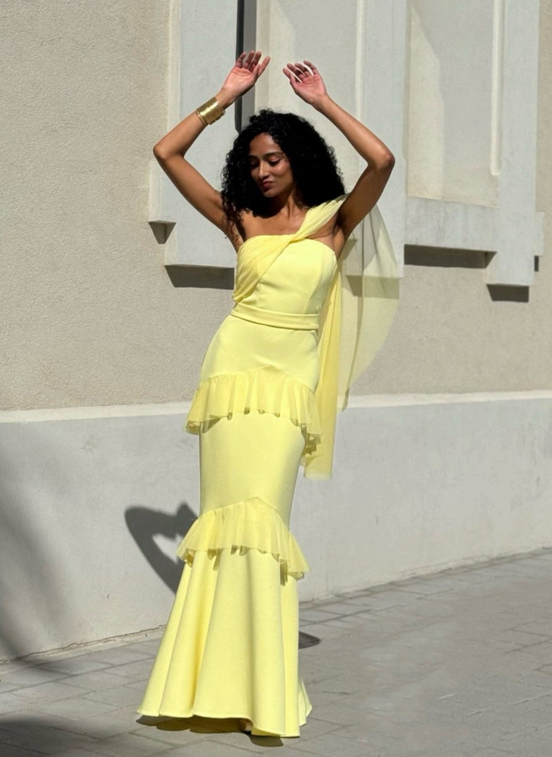 Vestido Largo Amarillo Sirena con Volantes y Capa | Diseñado y Fabricado en España | El Vestidor de Inma
