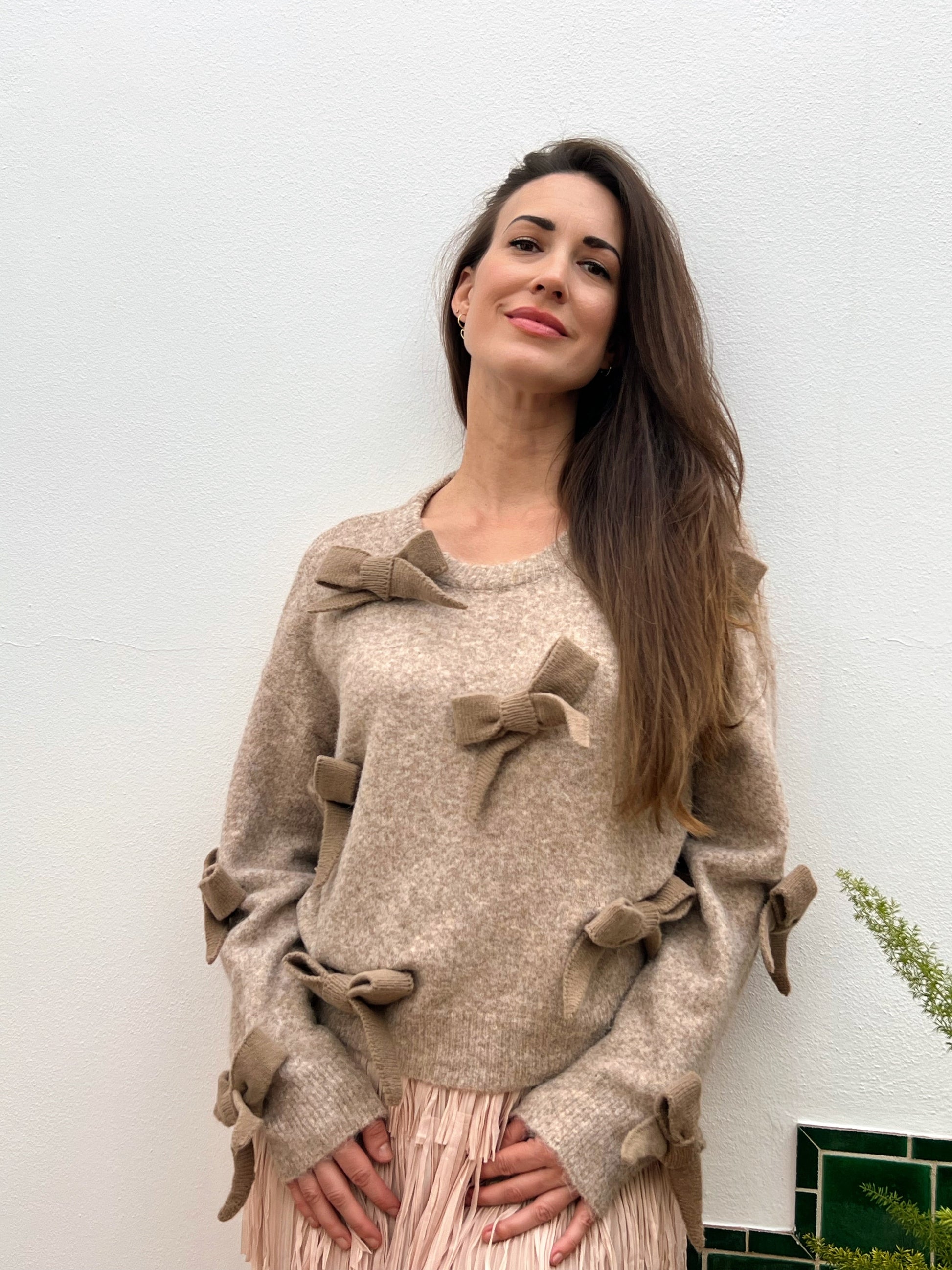 Jersey beige con lazos decorativos – Talla única El Vestidor de Inma