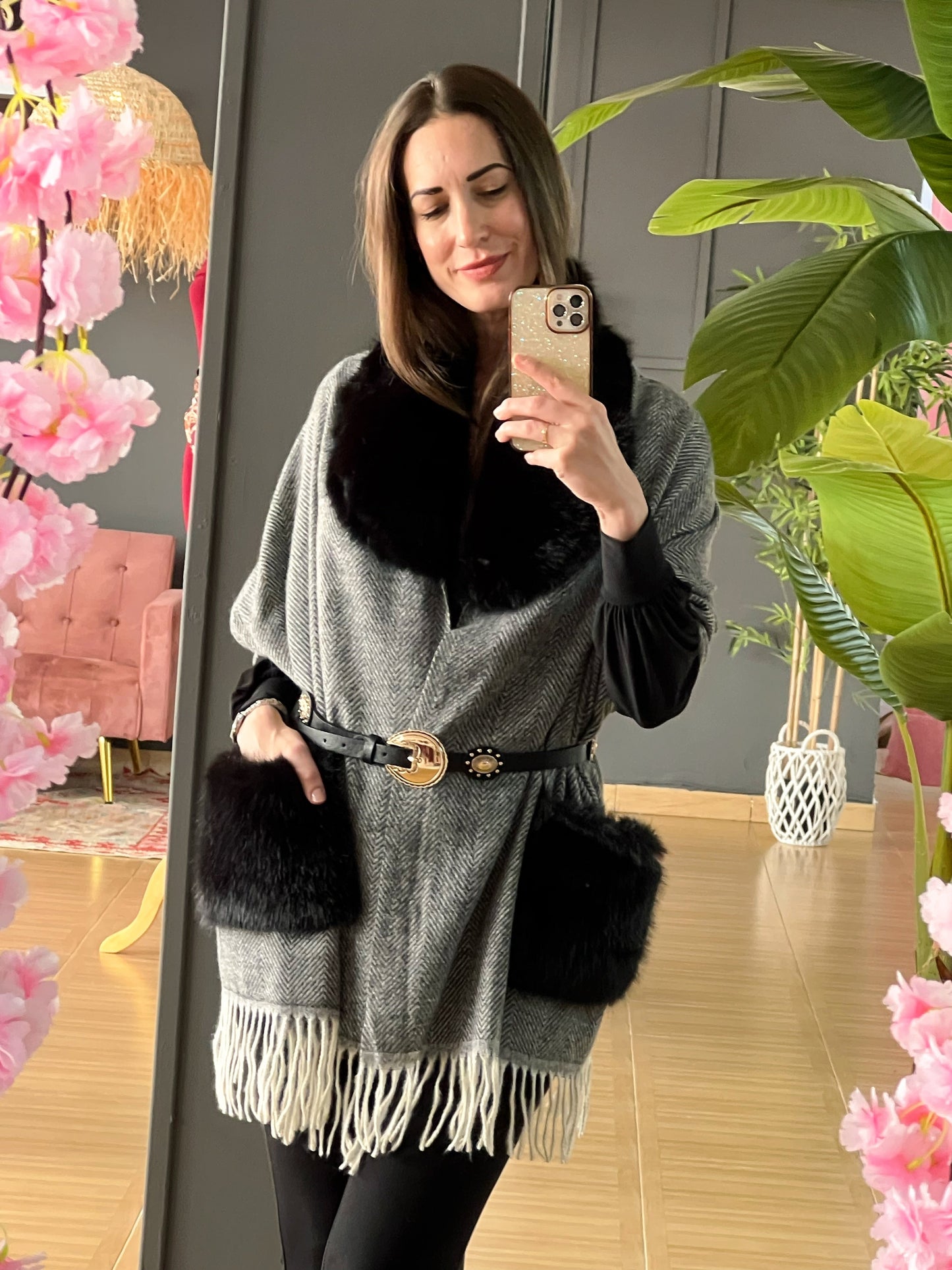 Capa con Bolsillos de Pelo – Talla Única y Disponible en Varios Colores El Vestidor de Inma