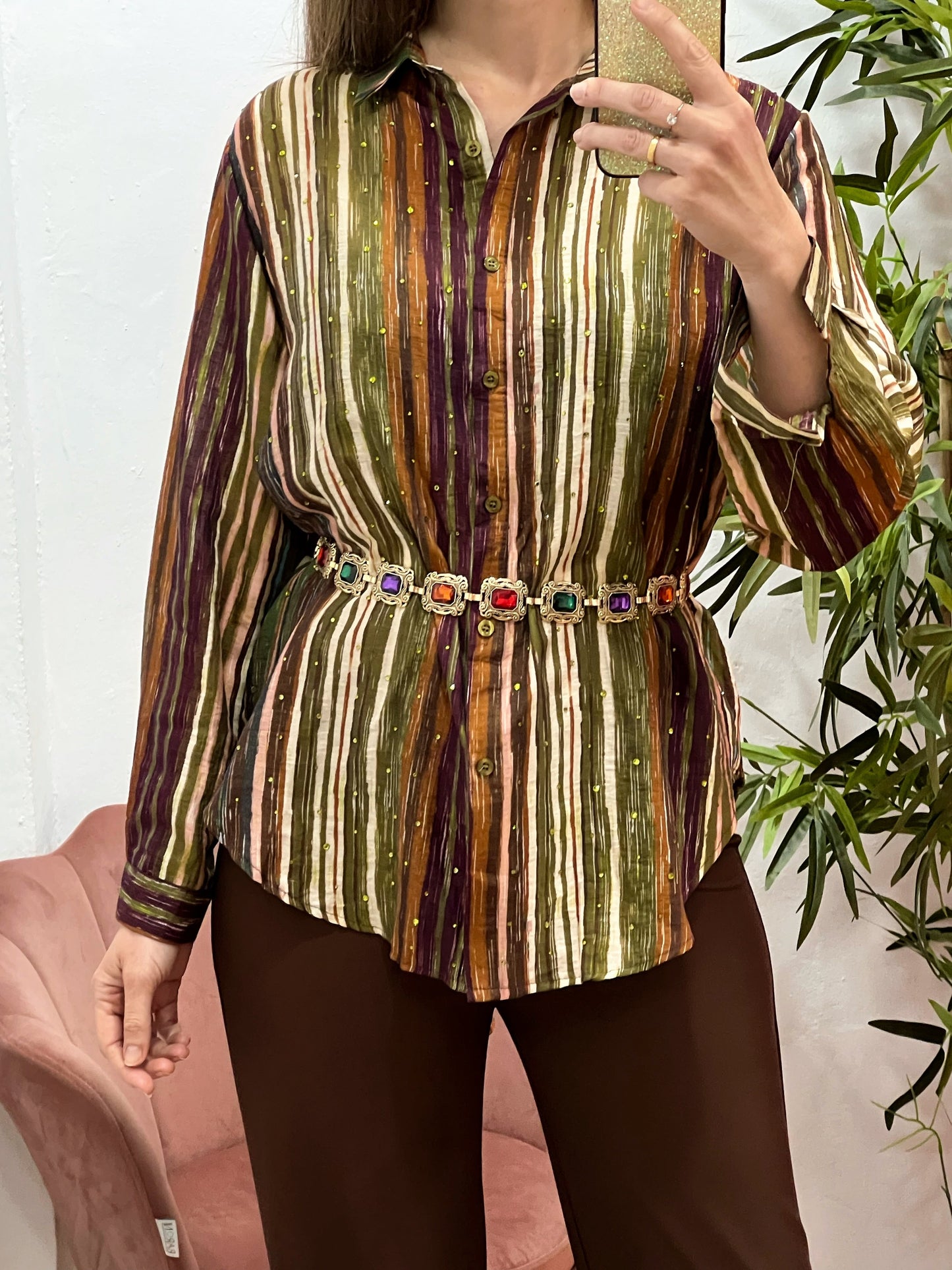 Camisa Talla Única con Rayas en Tonos Tierra y Detalles de Strass Verde – Tejido Fluido El Vestidor de Inma
