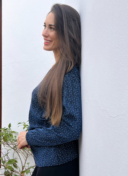 Camiseta Talla Única con Hebilla Dorada – Disponible en Azul y Negro | El Vestidor de Inma El Vestidor de Inma