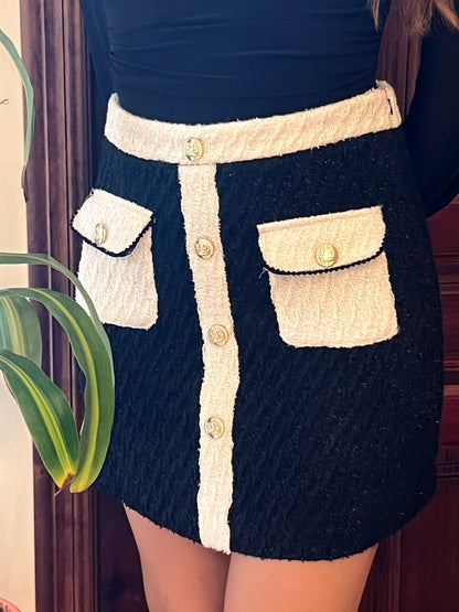 Falda corta estilo Chanel negra y blanca con botones dorados | Tallas S-M-L – El Vestidor de Inma El Vestidor de Inma