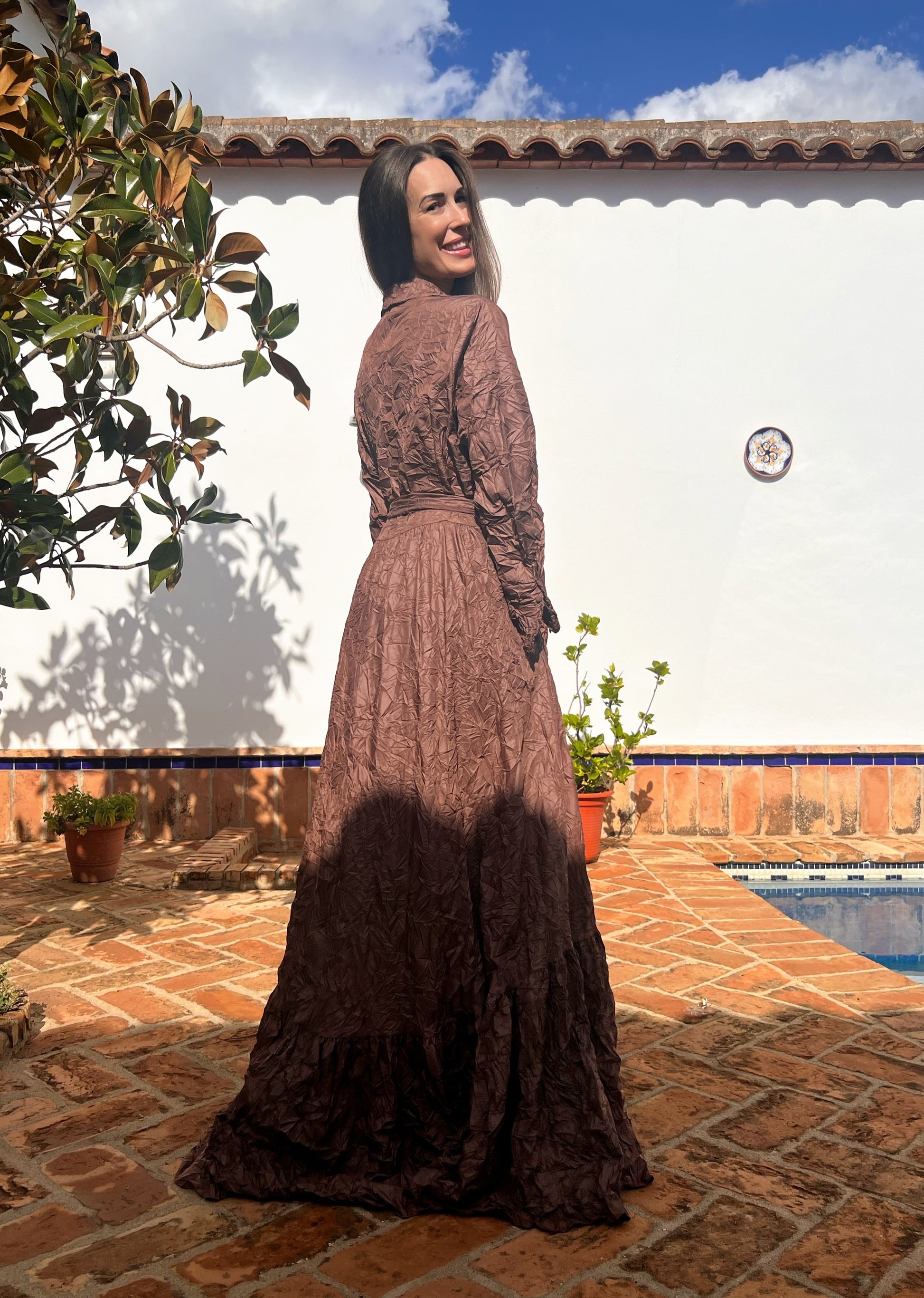 Vestido largo marrón con lazada y bolsillos | Talla única amplia – El Vestidor de Inma El Vestidor de Inma