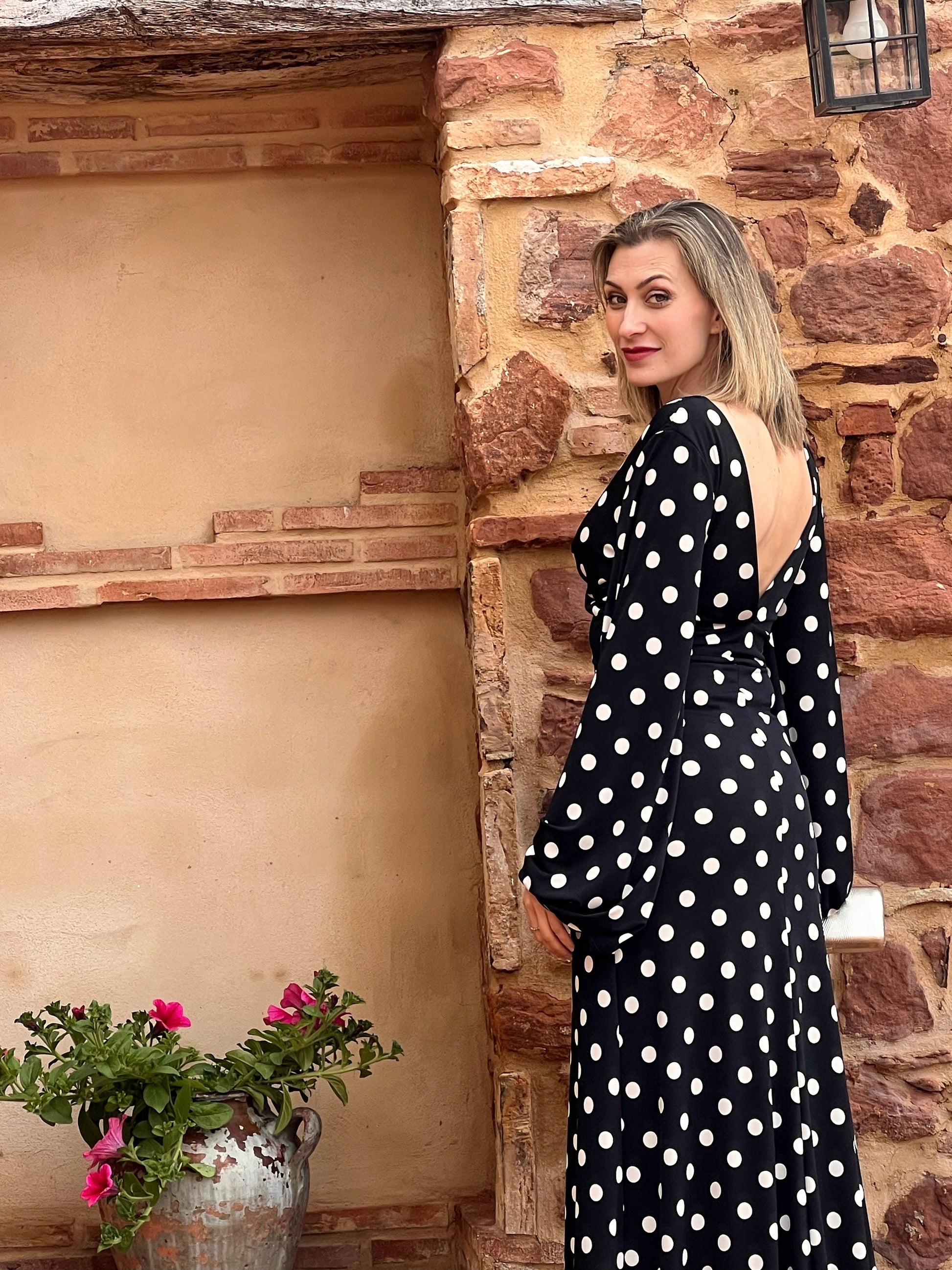 Vestido largo negro lunares blancos escote espalda — Talla Única (34-42) El Vestidor de Inma