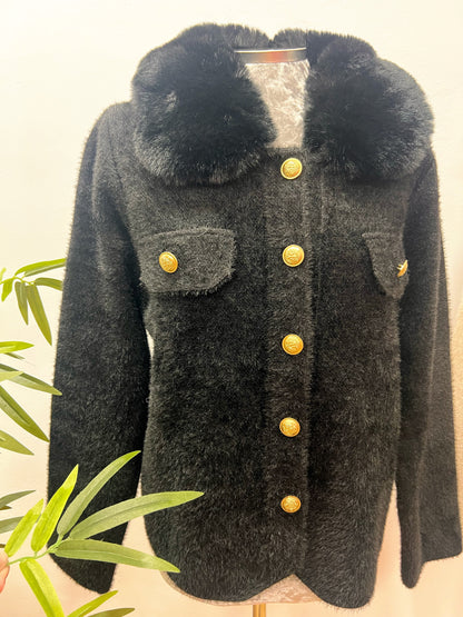 Chaqueta de Pelito con Cuello Desmontable y Botones Dorados – Talla Única El Vestidor de Inma