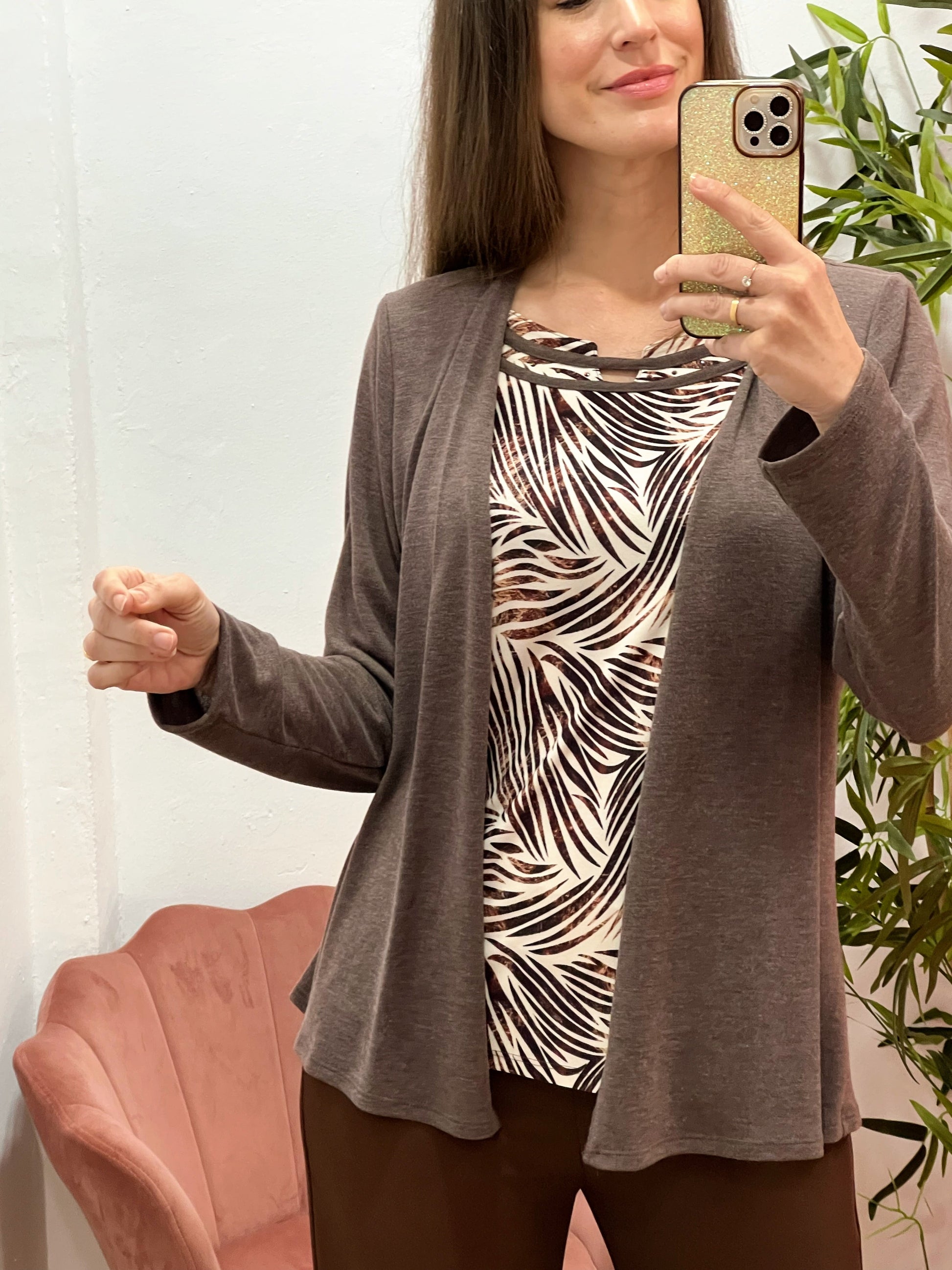 Conjunto Dos en Uno con Jersey Estampado y Chaqueta Integrada – Detalle en Escote – Diseñado y Fabricado en España El Vestidor de Inma