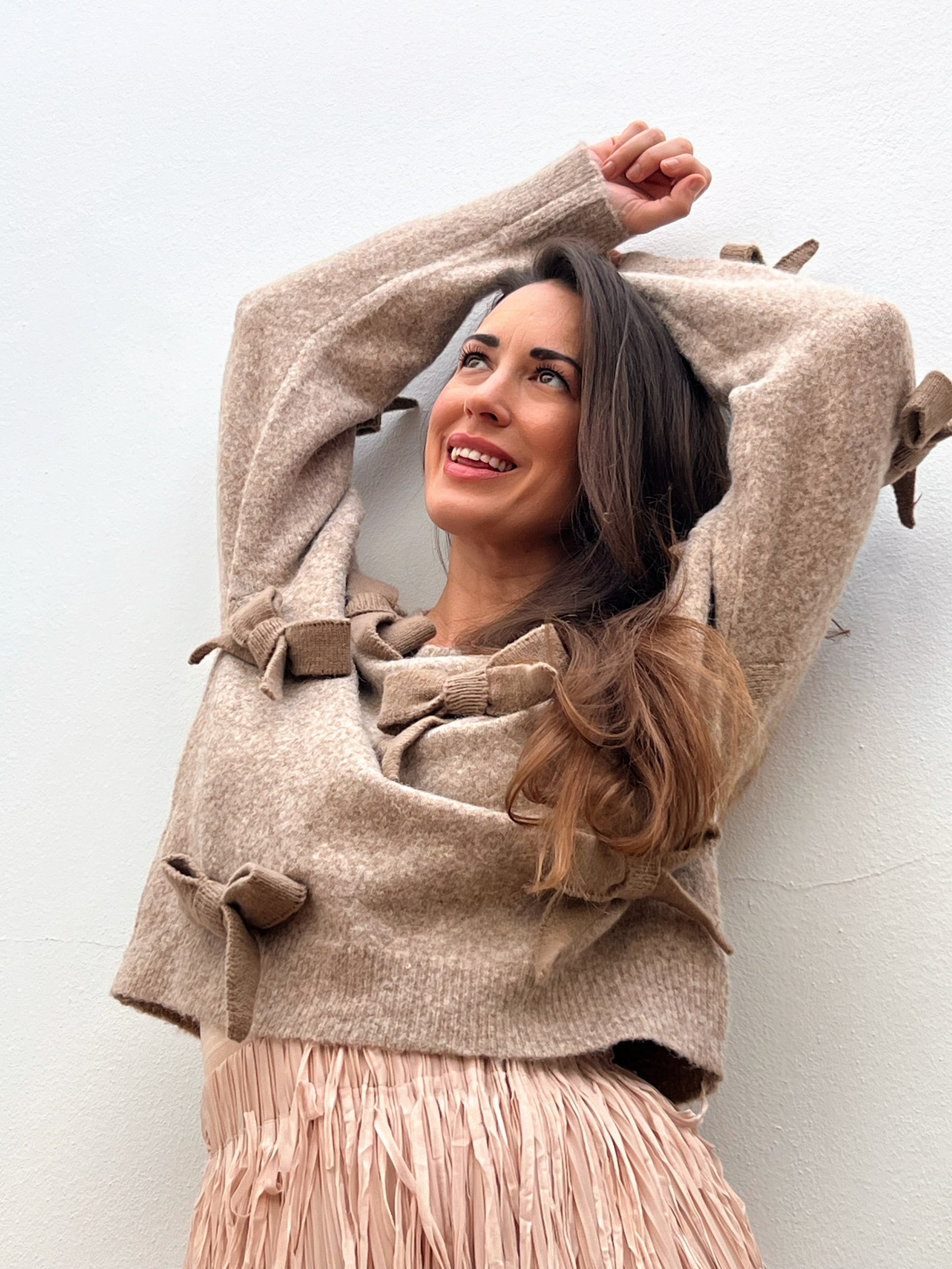 Jersey beige con lazos decorativos – Talla única El Vestidor de Inma