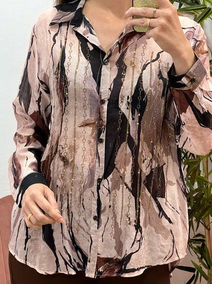 Camisa Fluida Talla Única con Strass Dorado y Estampado Abstracto en Tonos Rosa, Negro y Marrón El Vestidor de Inma