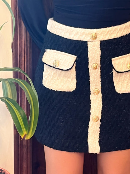 Falda corta estilo Chanel negra y blanca con botones dorados | Tallas S-M-L – El Vestidor de Inma El Vestidor de Inma