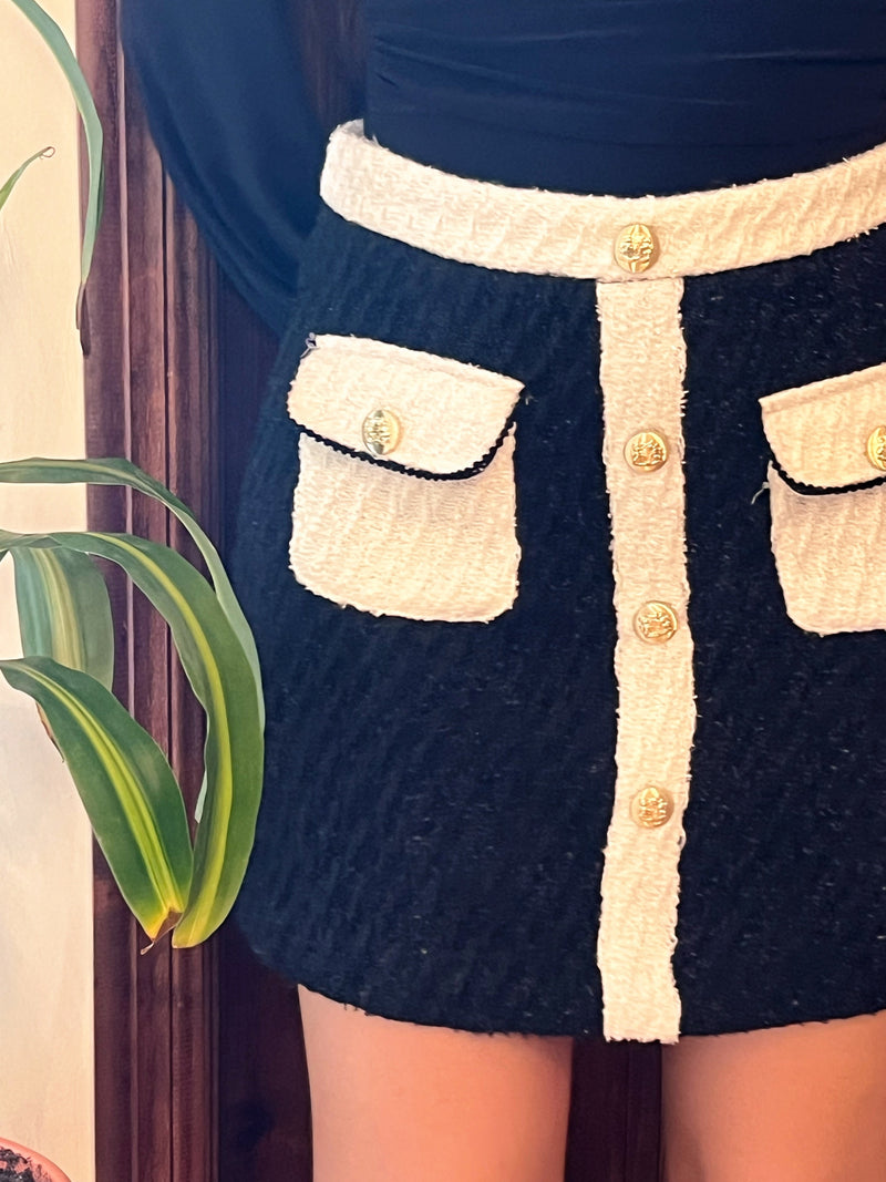 Falda corta estilo Chanel
