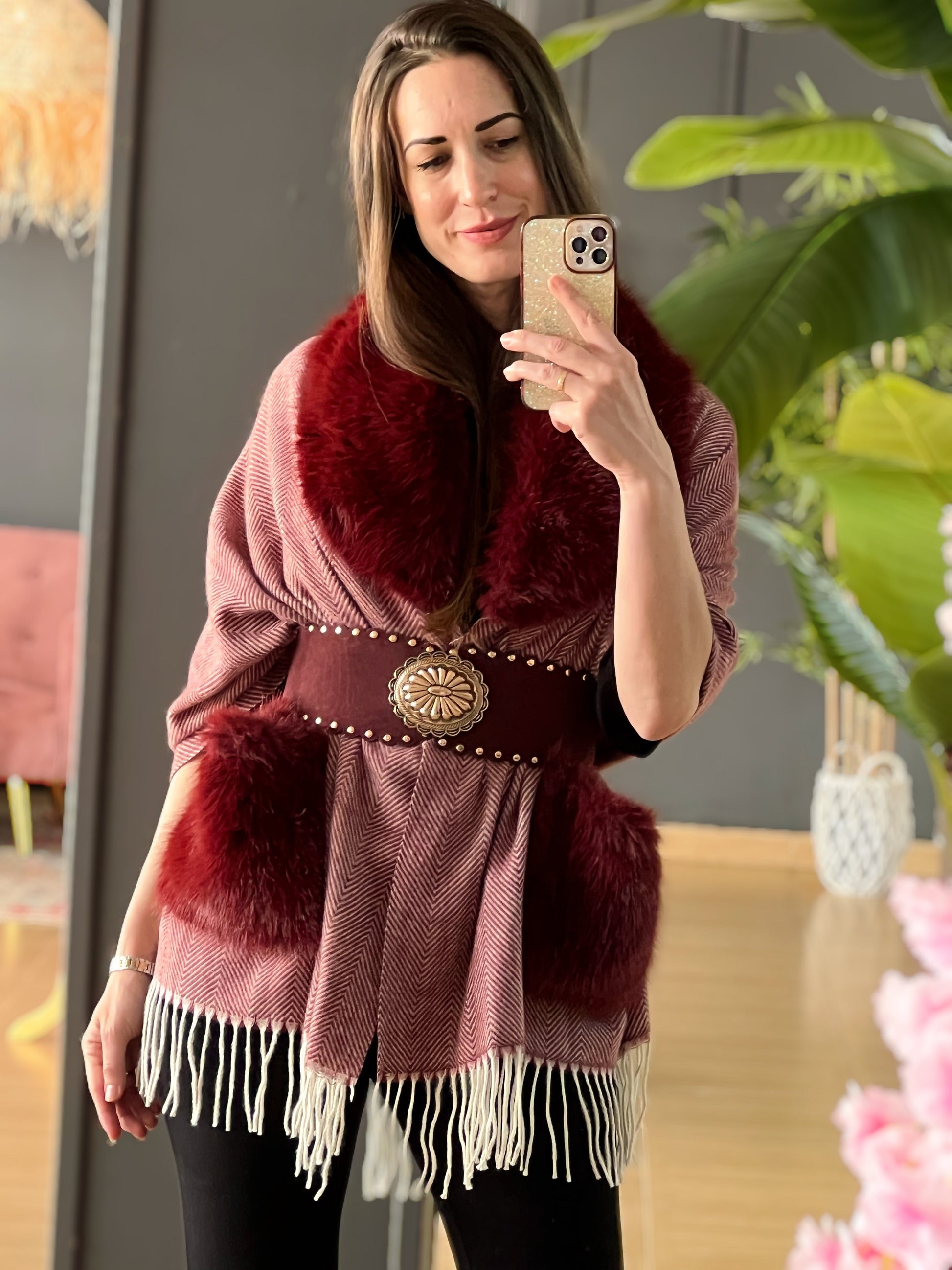 Capa con Bolsillos de Pelo – Talla Única y Disponible en Varios Colores El Vestidor de Inma