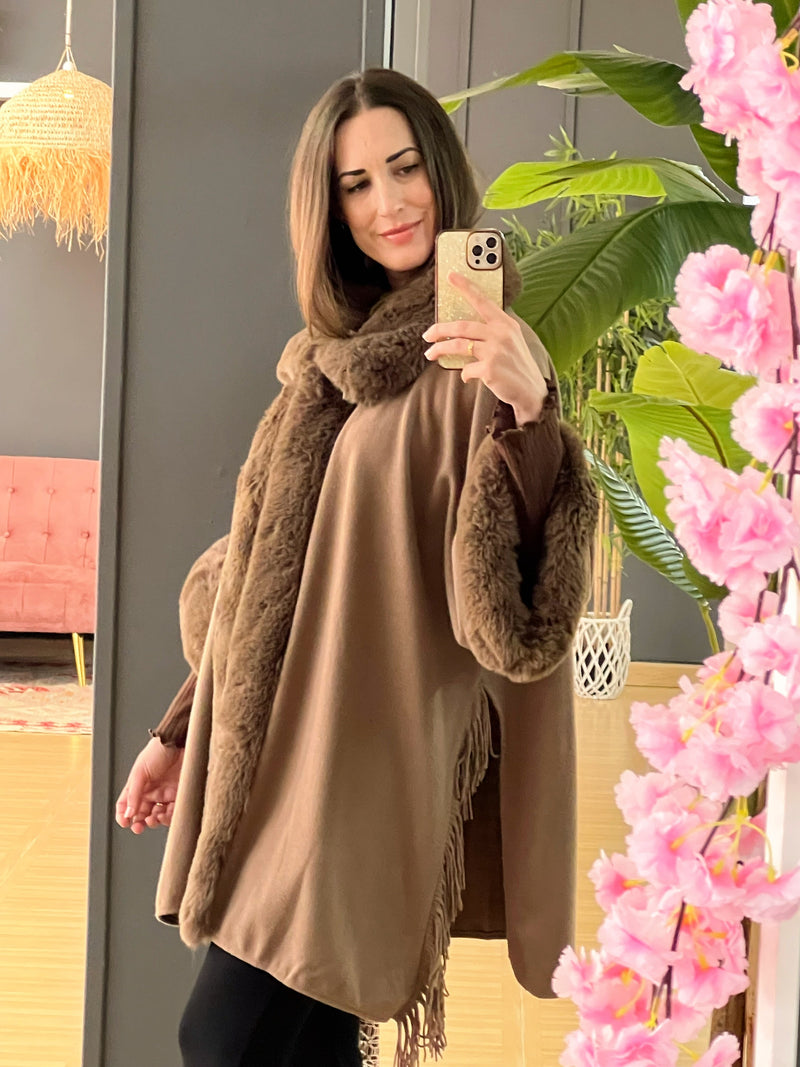 Poncho Marrón con Pelo Suave y Flecos