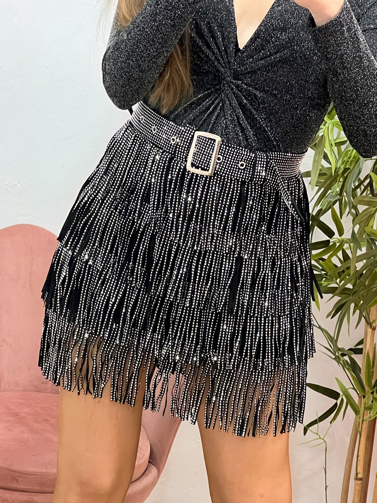 Falda Negra de Flecos con Strass Plateado – Elástica, con Cremallera Trasera y Cinturón Incorporado El Vestidor de Inma