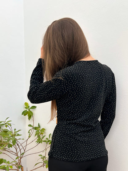 Camiseta Talla Única con Hebilla Dorada – Disponible en Azul y Negro | El Vestidor de Inma El Vestidor de Inma