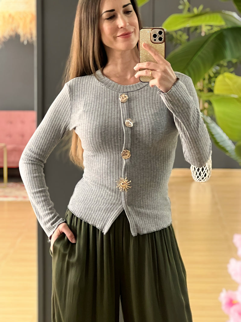 Jersey Canalé Gris con Botones Dorados