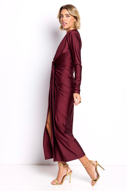 Vestido largo drapeado con escote profundo – Elegancia y sensualidad en cada color El Vestidor de Inma