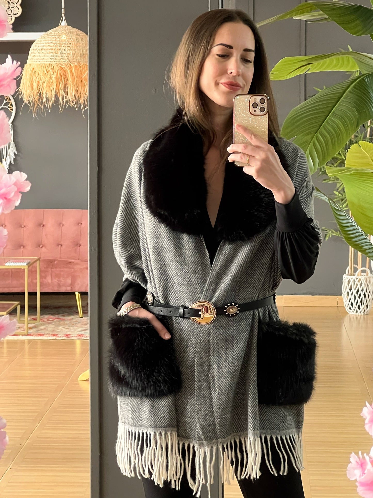 Capa con Bolsillos de Pelo – Talla Única y Disponible en Varios Colores El Vestidor de Inma