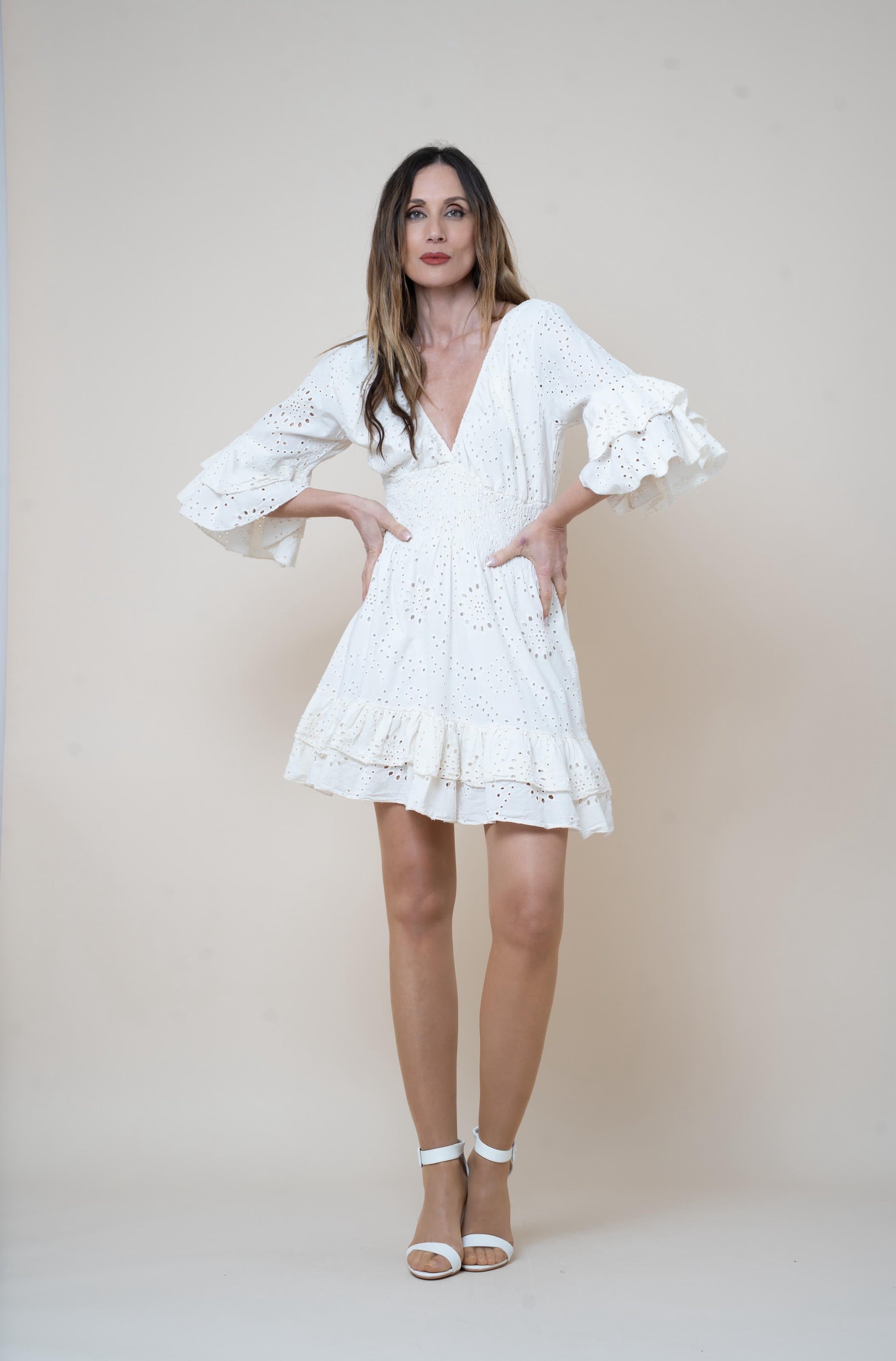 VESTIDO CORTO NIDO DE ABEJA  BORDADO INGLÉS El Vestidor de Inma