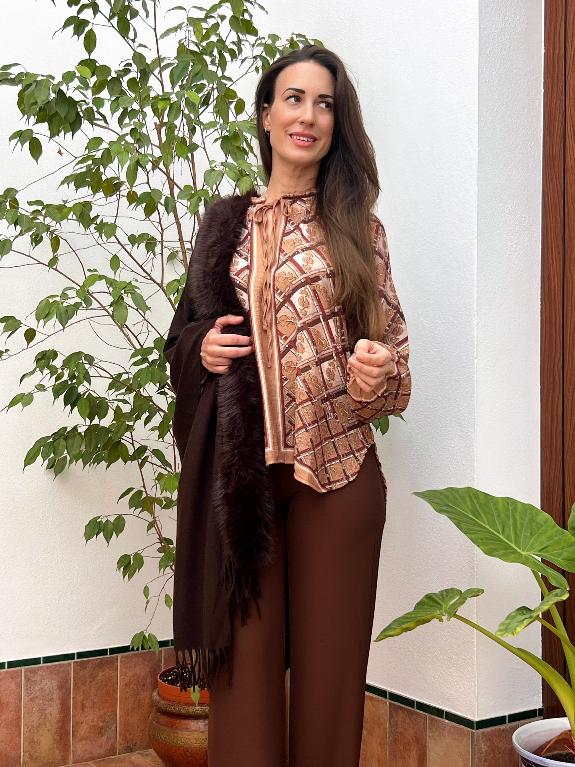 Camisa Estampada Étnica en Tonos Tierra – Talla Única El Vestidor de Inma