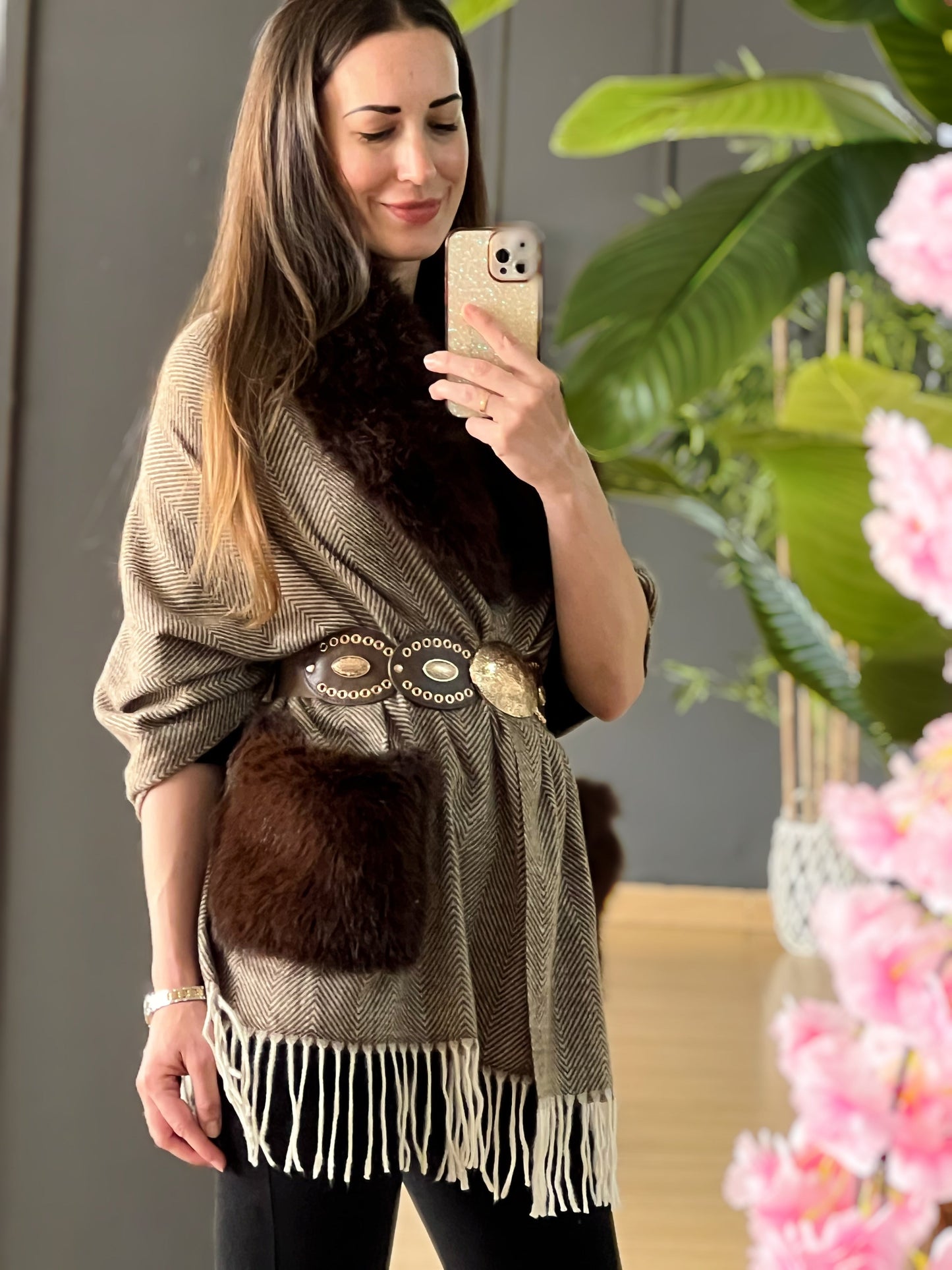 Capa con Bolsillos de Pelo – Talla Única y Disponible en Varios Colores El Vestidor de Inma