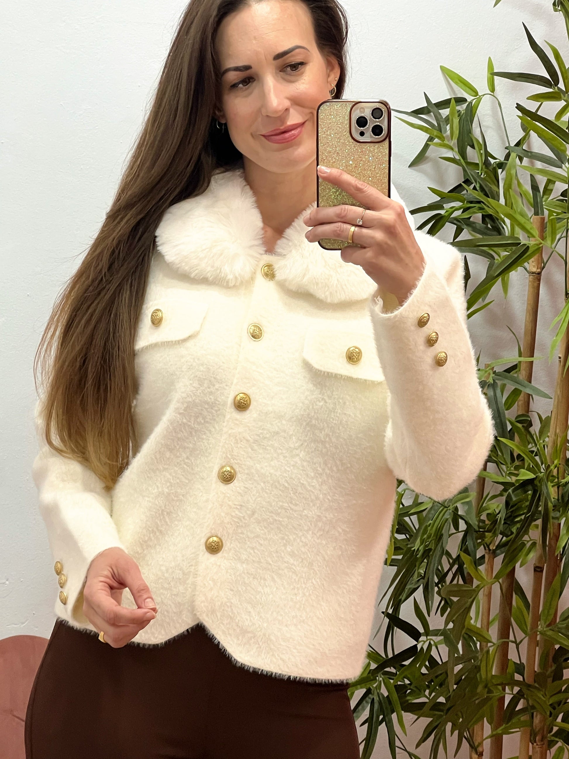Chaqueta de Pelito con Cuello Desmontable y Botones Dorados – Talla Única El Vestidor de Inma