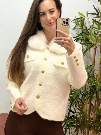 Chaqueta de Pelito con Cuello Desmontable y Botones Dorados – Talla Única El Vestidor de Inma