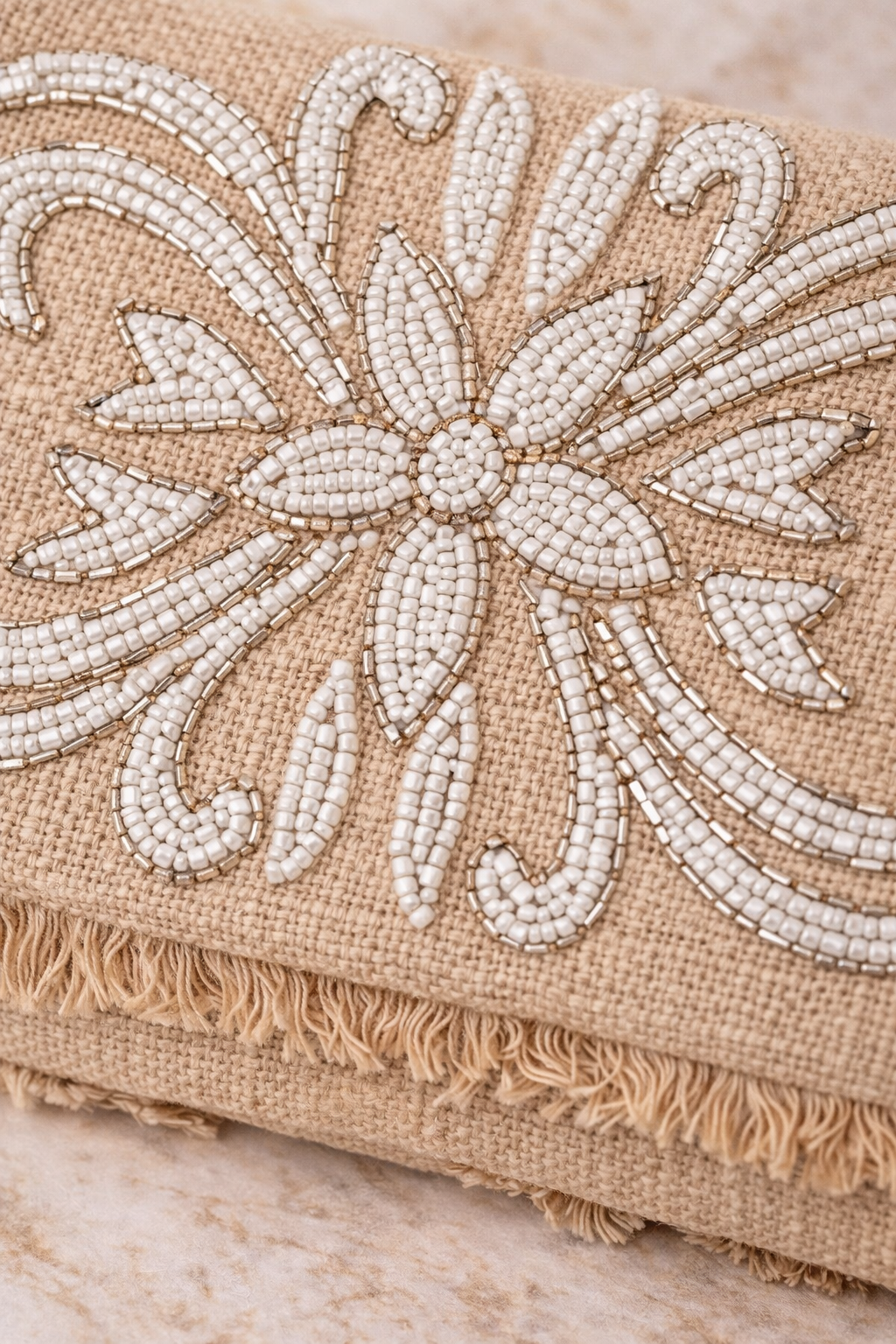 Clutch de Rafia Bordado con Cuentas | Bolso Boho Elegante para Invitadas El Vestidor de Inma