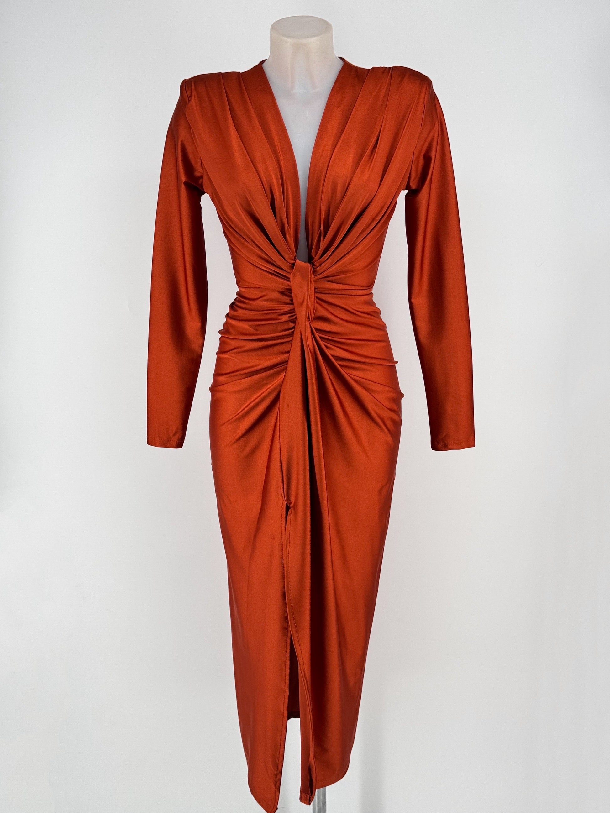 Vestido largo drapeado con escote profundo – Elegancia y sensualidad en cada color El Vestidor de Inma