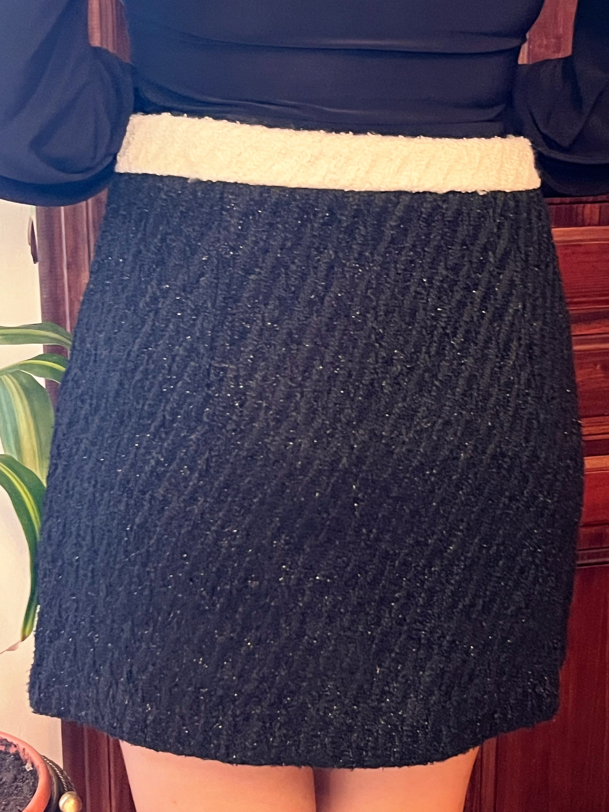 Falda corta estilo Chanel negra y blanca con botones dorados | Tallas S-M-L – El Vestidor de Inma El Vestidor de Inma