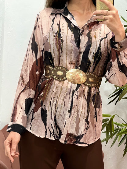 Camisa Fluida Talla Única con Strass Dorado y Estampado Abstracto en Tonos Rosa, Negro y Marrón El Vestidor de Inma