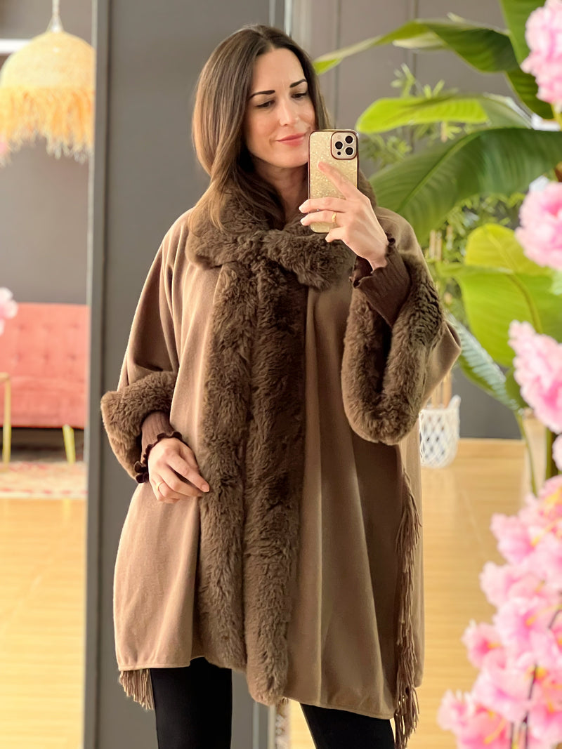 Poncho Marrón con Pelo Suave y Flecos
