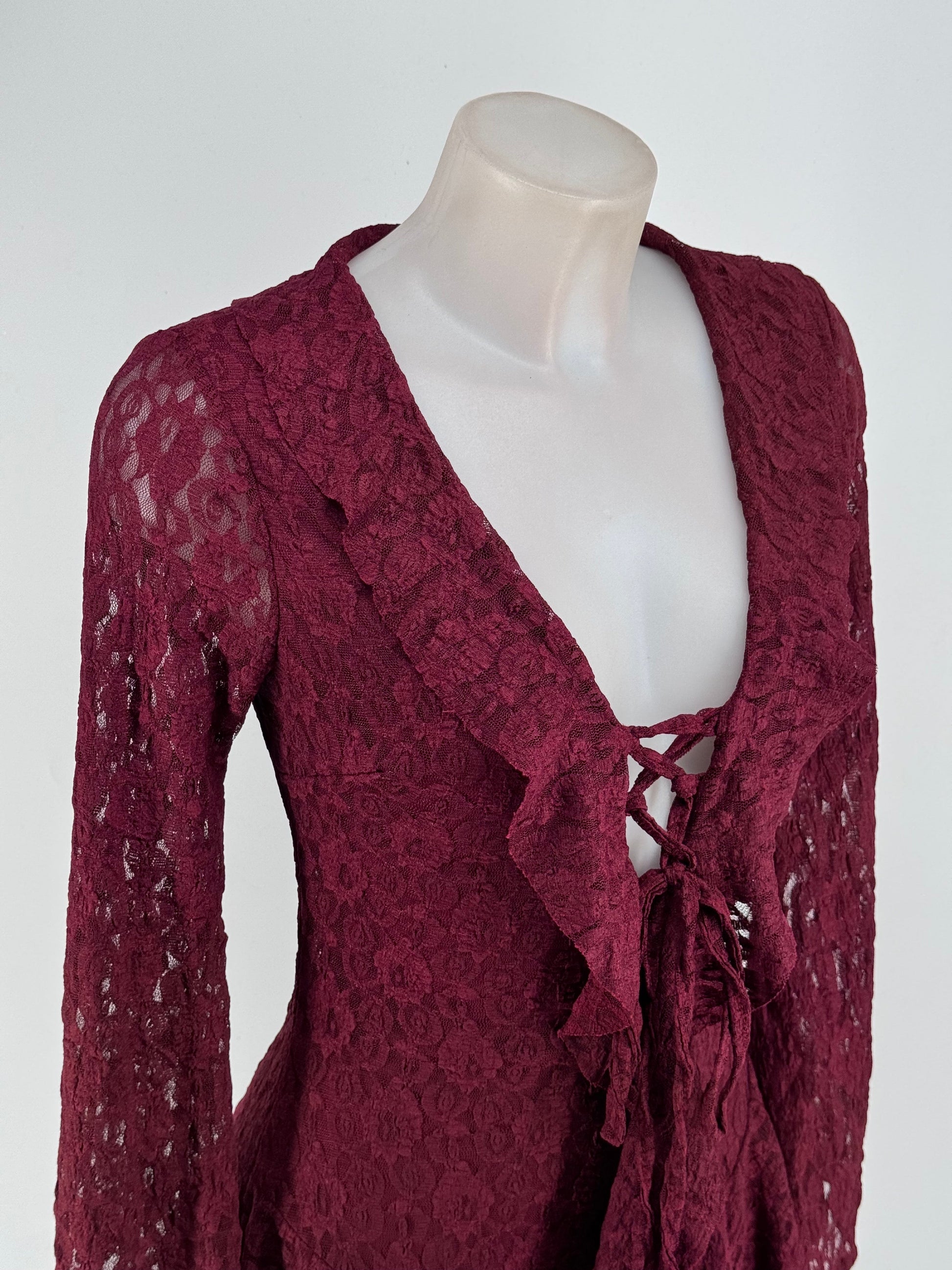 Vestido de encaje con volantes y escote cruzado – Elegancia romántica en varios colores El Vestidor de Inma