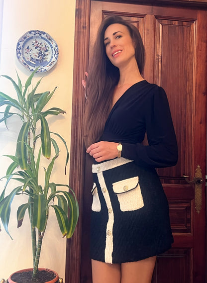 Falda corta estilo Chanel negra y blanca con botones dorados | Tallas S-M-L – El Vestidor de Inma El Vestidor de Inma