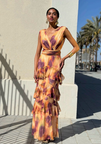 VESTIDO LARGO ESCOTE V ESTAMPADO TIE DYE CON VOLANTES El Vestidor de Inma