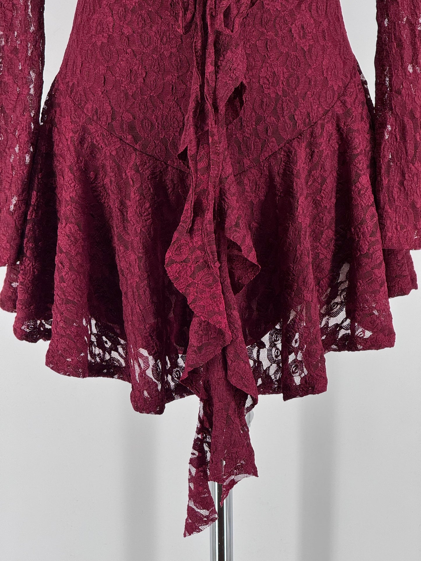 Vestido de encaje con volantes y escote cruzado – Elegancia romántica en varios colores El Vestidor de Inma