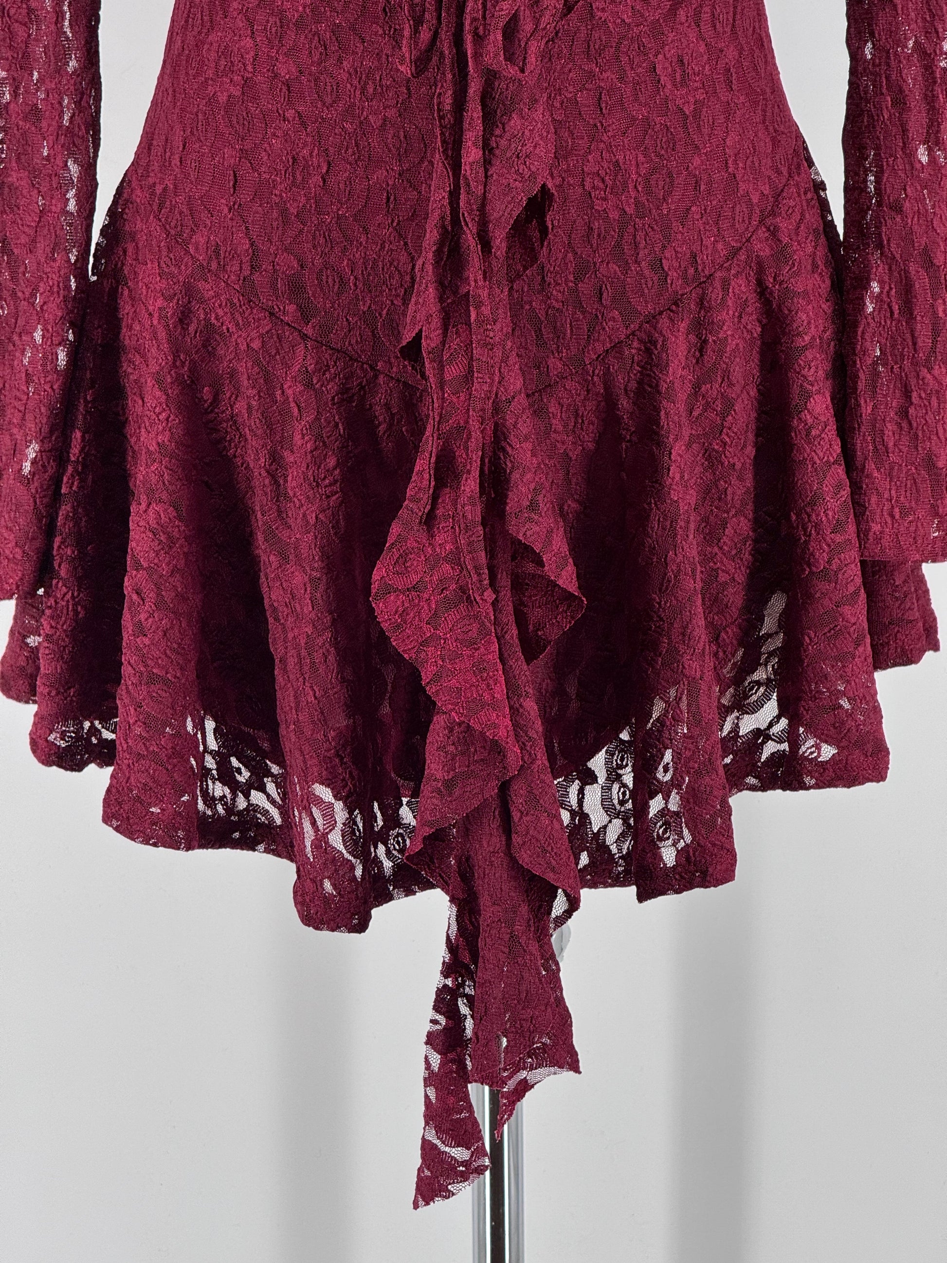 Vestido de encaje con volantes y escote cruzado – Elegancia romántica en varios colores El Vestidor de Inma