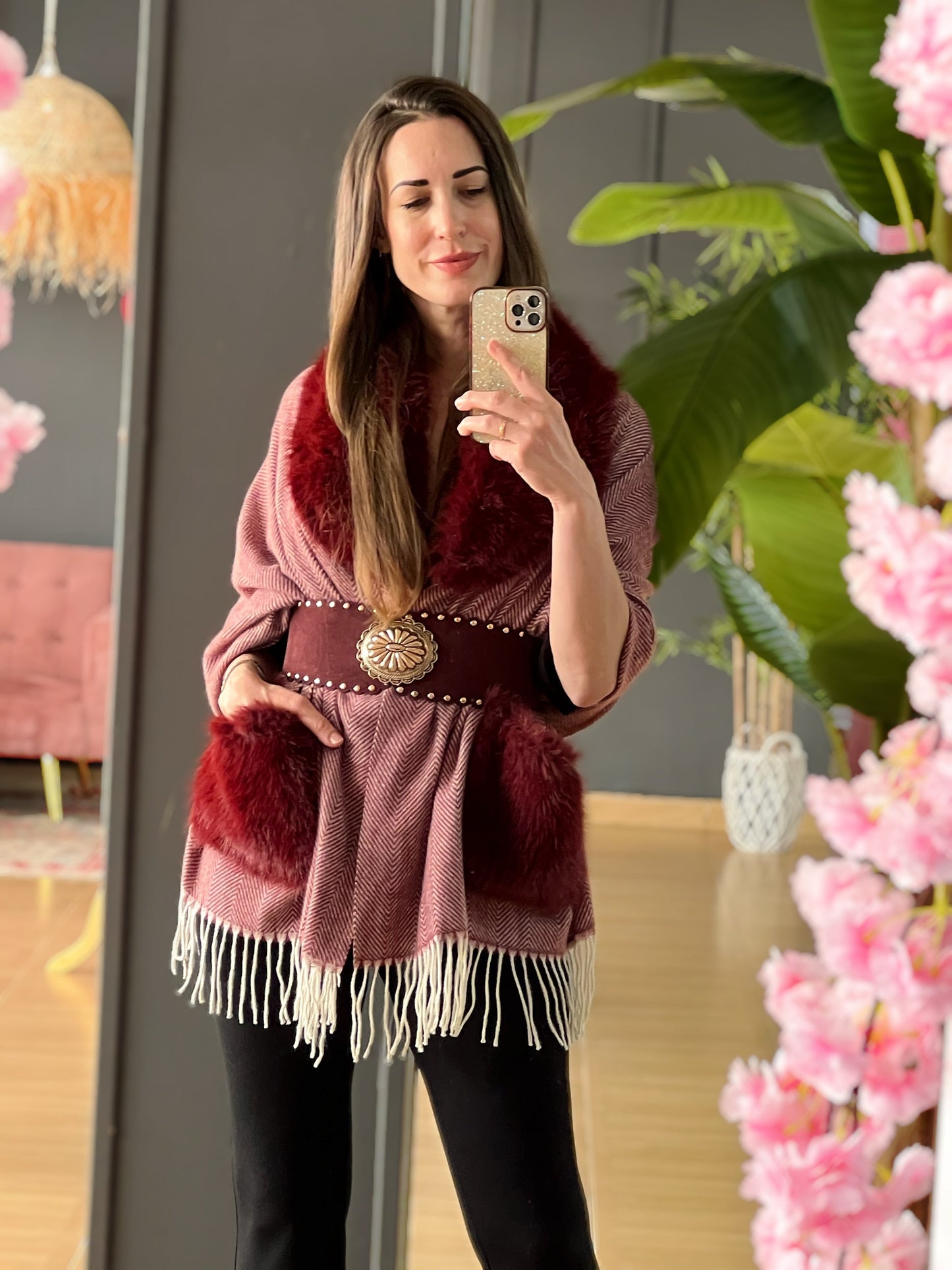 Capa con Bolsillos de Pelo – Talla Única y Disponible en Varios Colores El Vestidor de Inma