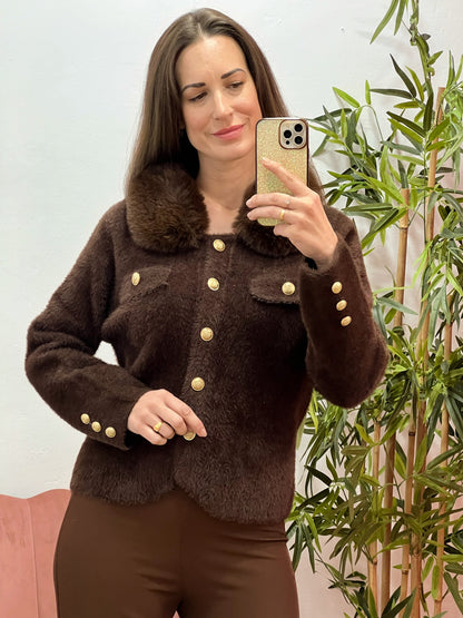 Chaqueta de Pelito con Cuello Desmontable y Botones Dorados – Talla Única El Vestidor de Inma