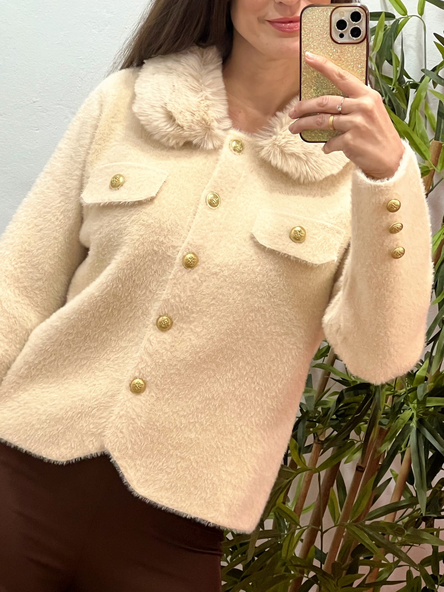 Chaqueta de Pelito con Cuello Desmontable y Botones Dorados – Talla Única El Vestidor de Inma