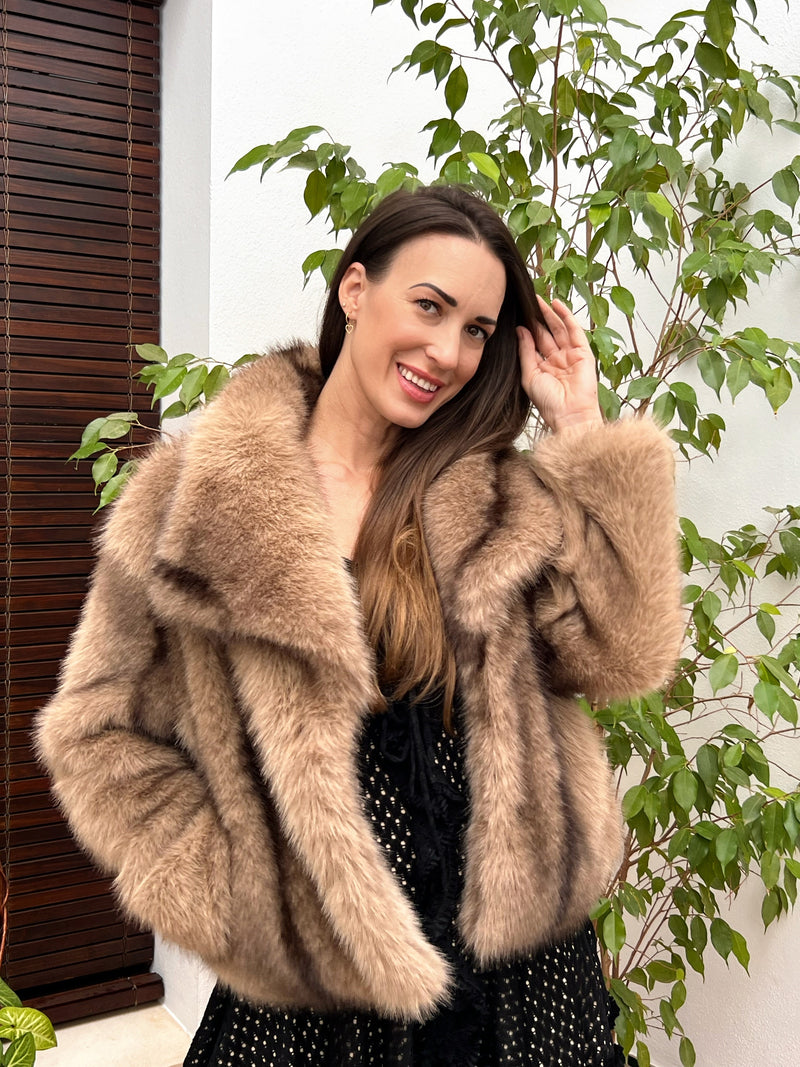 Chaqueta de Pelo Sintético con Broches y Bolsillos – Talla Única