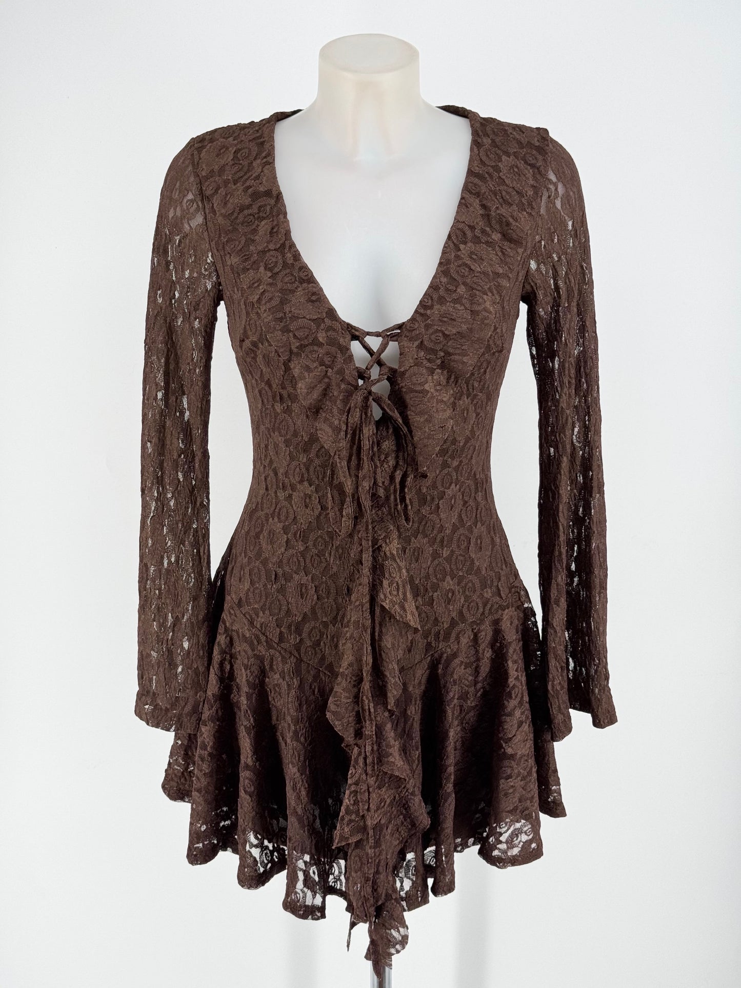 Vestido de encaje con volantes y escote cruzado – Elegancia romántica en varios colores El Vestidor de Inma