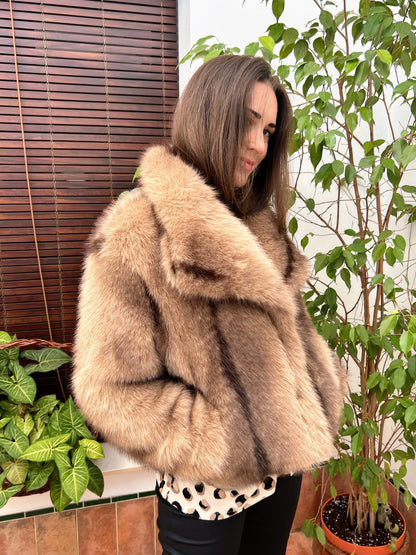 Chaqueta de Pelo Sintético con Broches y Bolsillos – Talla Única El Vestidor de Inma