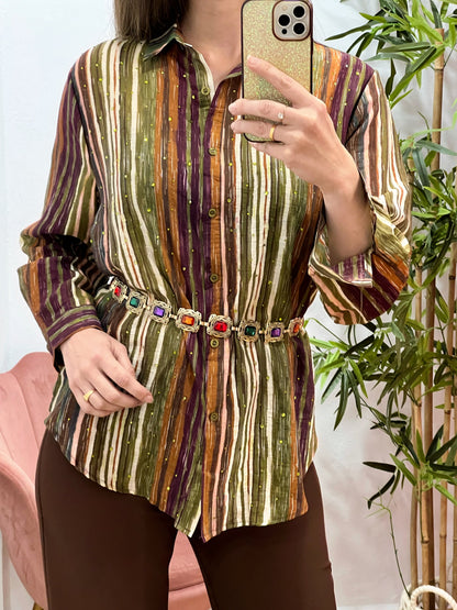 Camisa Talla Única con Rayas en Tonos Tierra y Detalles de Strass Verde – Tejido Fluido El Vestidor de Inma