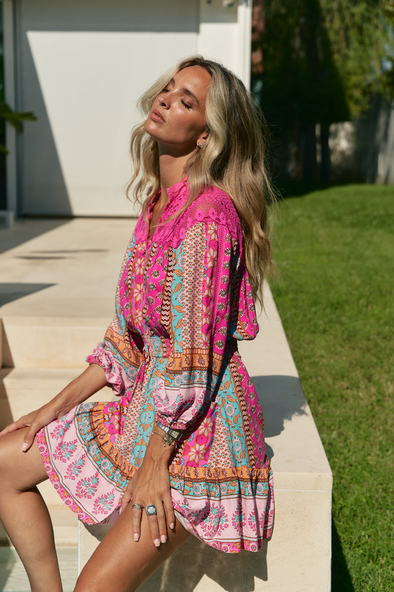Vestido Boho Rosa Estampado Étnico con Bolsillos y Encaje | El Vestidor de Inma